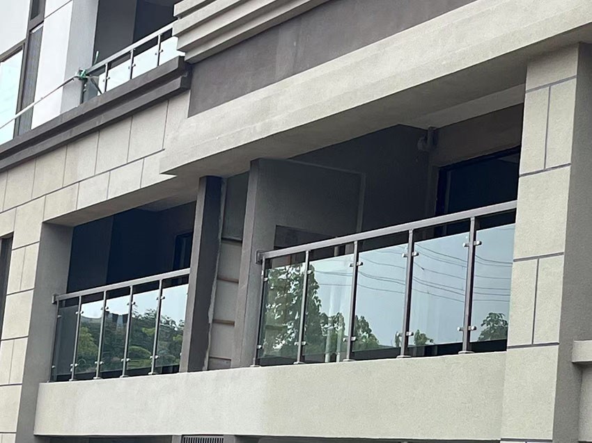 玻璃陽（yáng）台欄杆